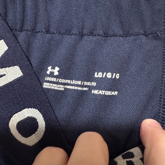 5/$55 !! 🔥 Under armour Women's Navy and White Athletic Shorts - Picture 2 of 3